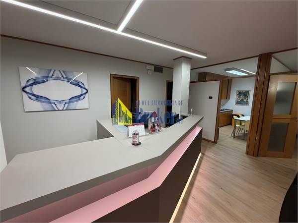 Ampio ufficio attualmente studio dentistico