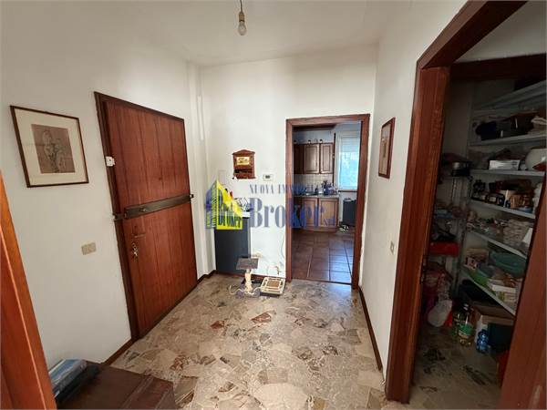 Tricamere due bagni con cantina e garage